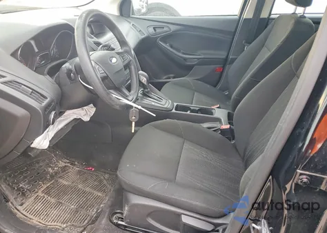 2018 Ford Focus S z USA, uszkodzony, nr VIN 1FADP3E20JL240633